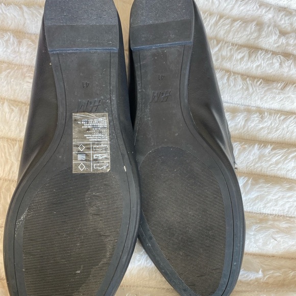 H&M Black Scalloped Women's Flats - Picture 2 of 6